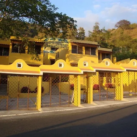 Hotel Villas Amarillas